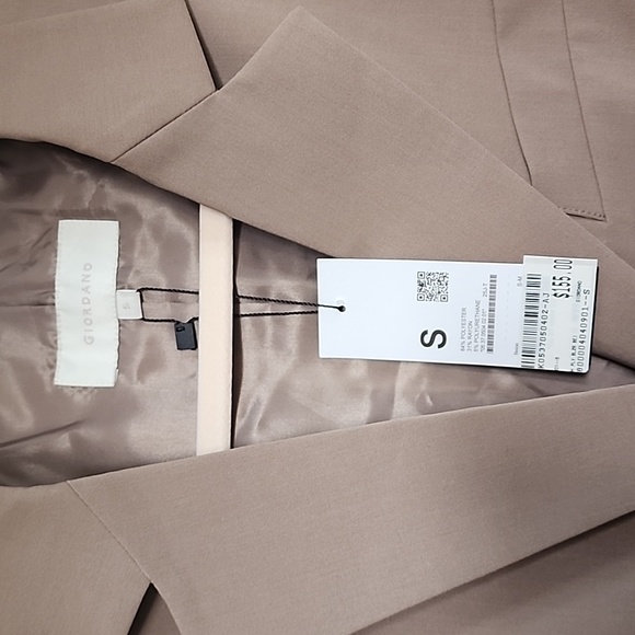 Beige Oversized Giordano Blazer - Picture 2 of 3